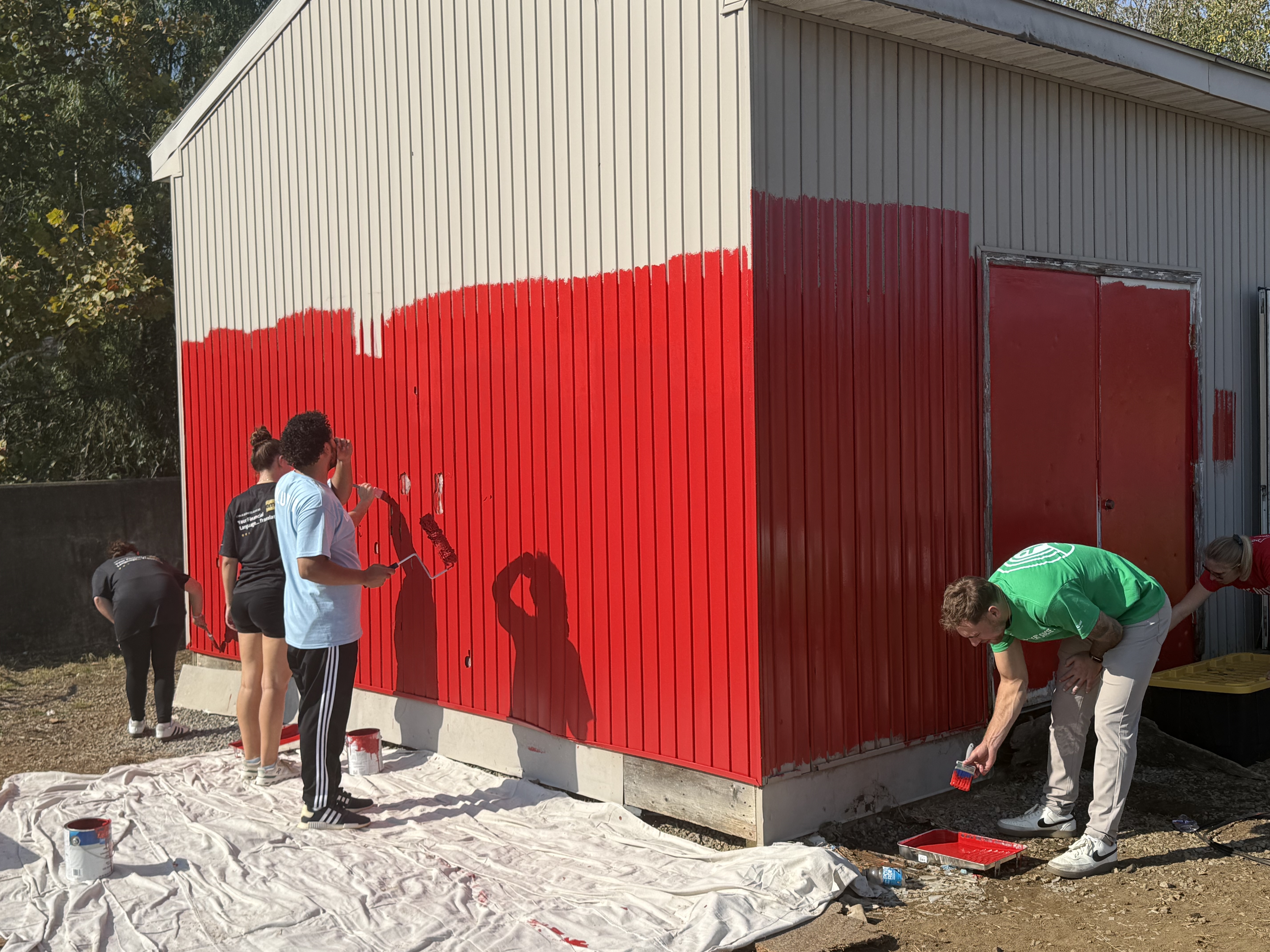 Emerging Leaders Society members volunteering