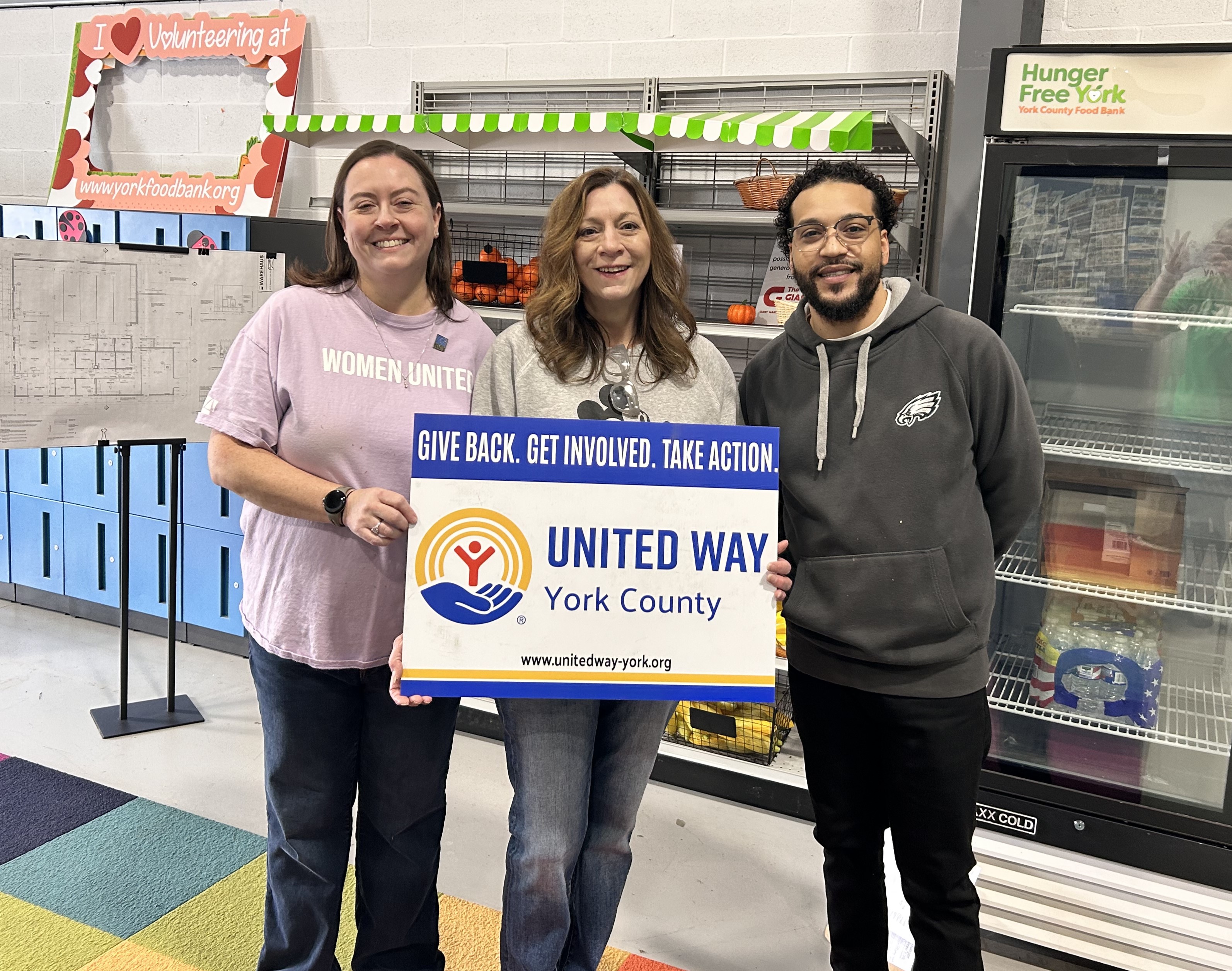 ELS member volunteering.