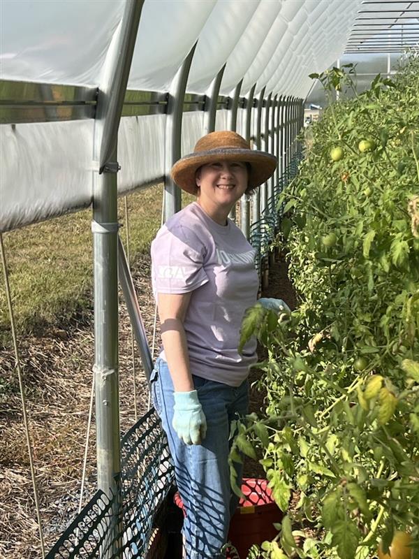 Women United Member volunteering.